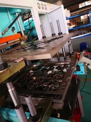Hidrolik Baskı Silikon Kauçuk Enjeksiyon Kalıplama Makinesi Otomobil Parçaları Yapma için Kauçuk Bushing