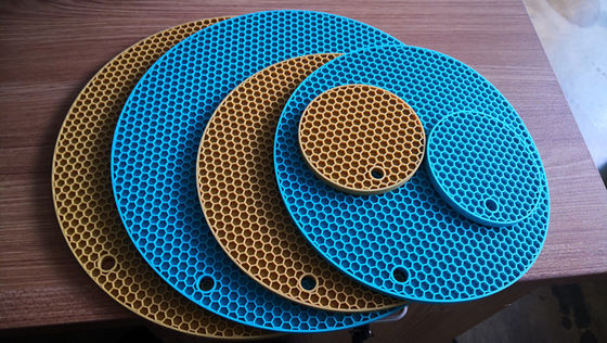 Plastik ve kauçuk işleme makineleri Mutfak silikon ısıya dayanıklı döşeme yapmak için hidrolik baskı makinesi